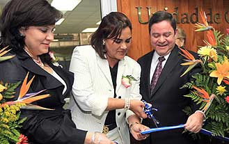 Honduras's First Lady Cuts the Ribbon