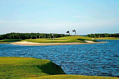The Black Pearl Golf Course in Roatan